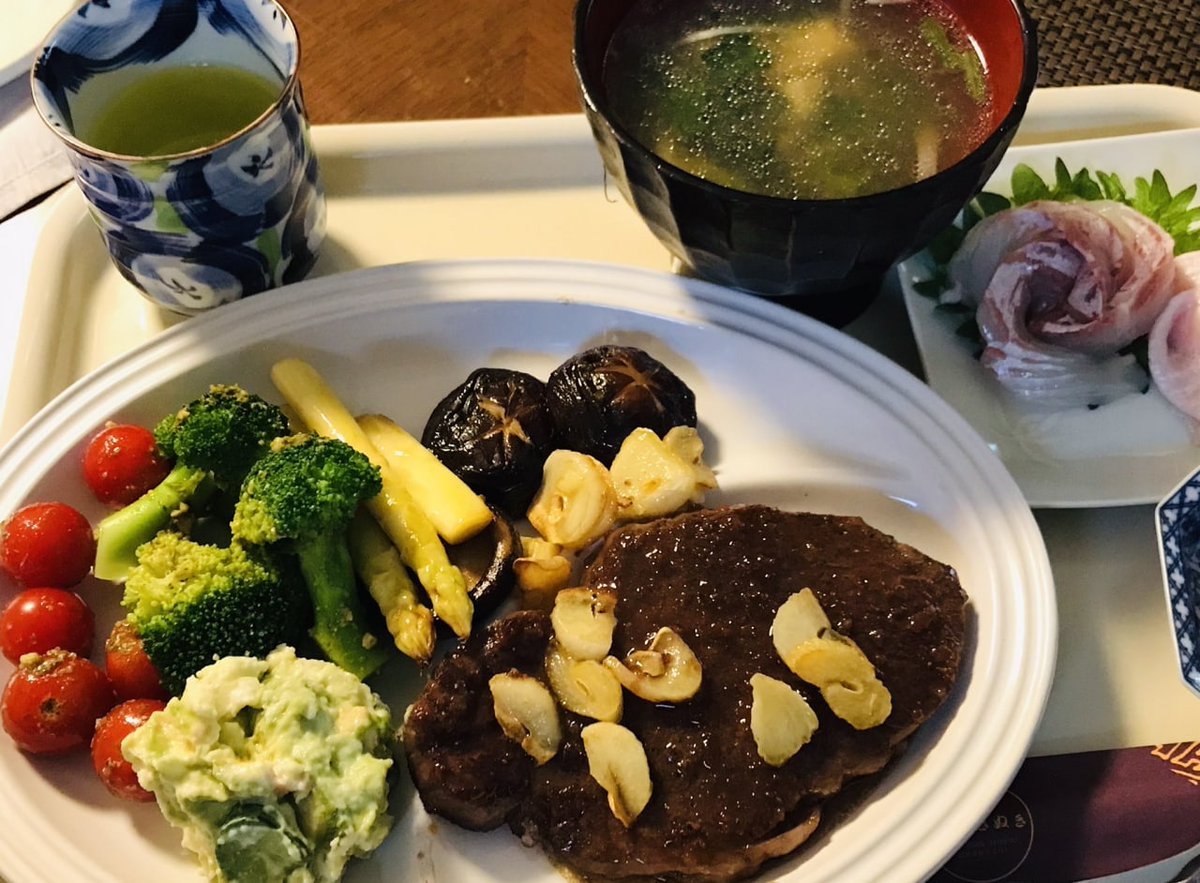 lisa669891's tweet photo. A very good day, I share with you the beautiful bag I bought today, and my dinner, awesome!". .🤣🤣 https://t.co/7UpwSmgUBz