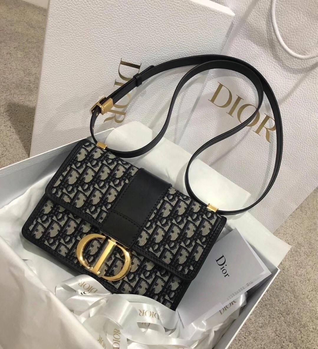 lisa669891's tweet photo. A very good day, I share with you the beautiful bag I bought today, and my dinner, awesome!". .🤣🤣 https://t.co/7UpwSmgUBz