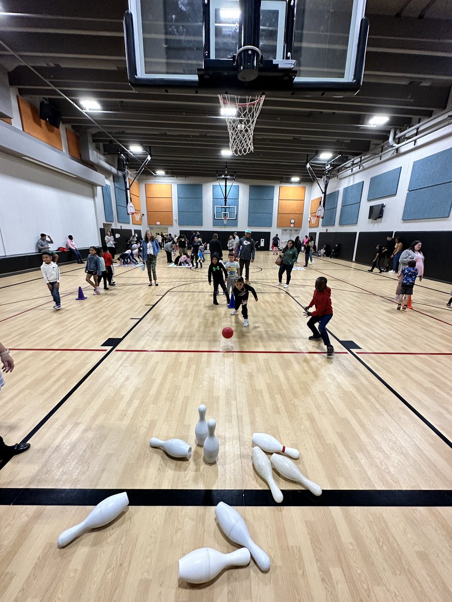 SMSDMrsMason's tweet photo. Game Night Bison Style! @shawanoe #oursmsdstory https://t.co/x0ZskYXToX