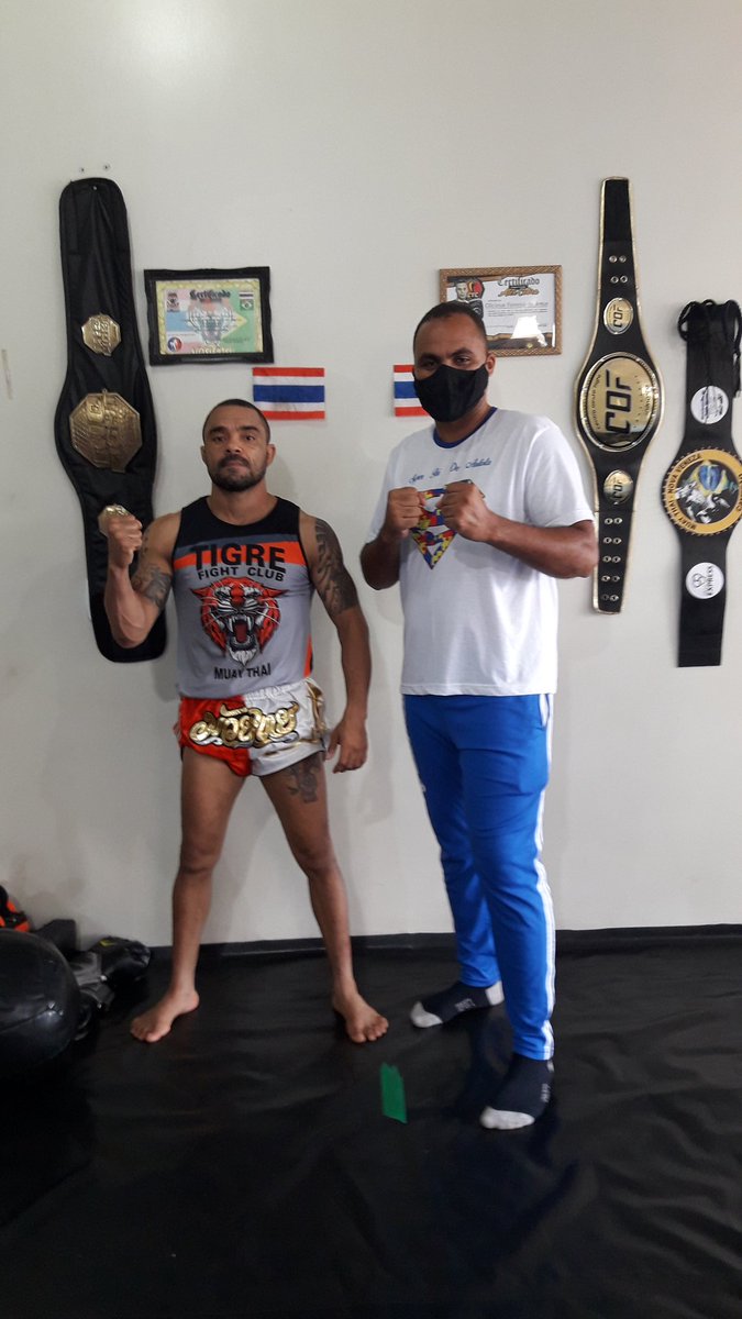 Josewelton10's tweet photo. Academia Tigre Fight Club 🥊🥋professor Gilcimar tigre _ Rio Verde GO 🇧🇷!!!
#muaythai #artesmarciais #JiuJitsu #Judo #MMA #ufc #lutas #tigreFightClub #rioverdego https://t.co/1ebsUvVtZX