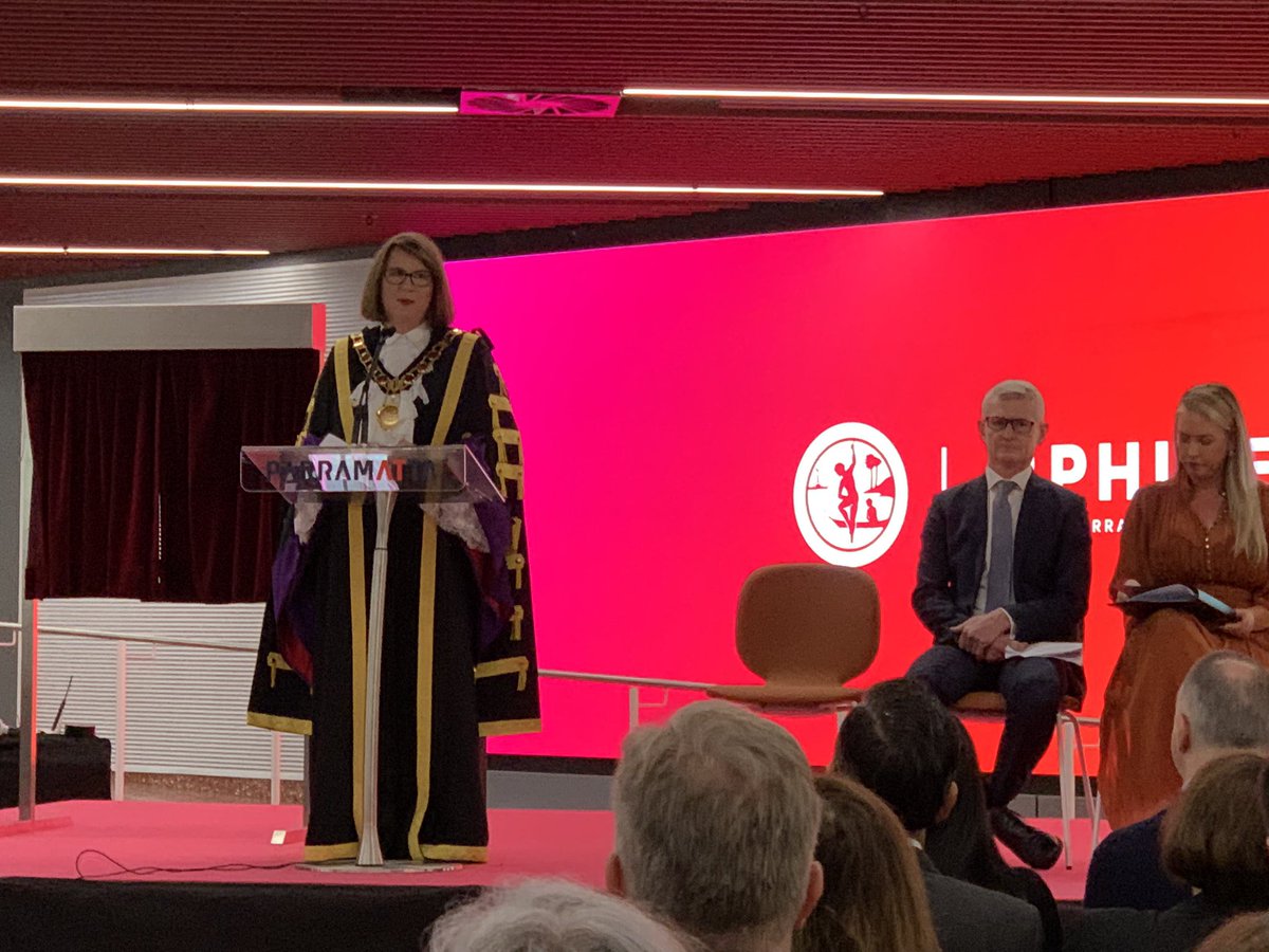 UNE Sydney tweet media