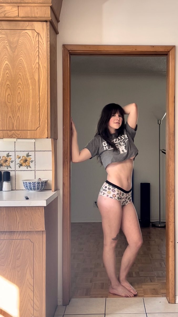 livelaughleave_'s tweet photo. Dancin around in the kitchen

#CutiePie #HotTrendingSong #idontknowhowtousehashtags https://t.co/caY7SWtPmA