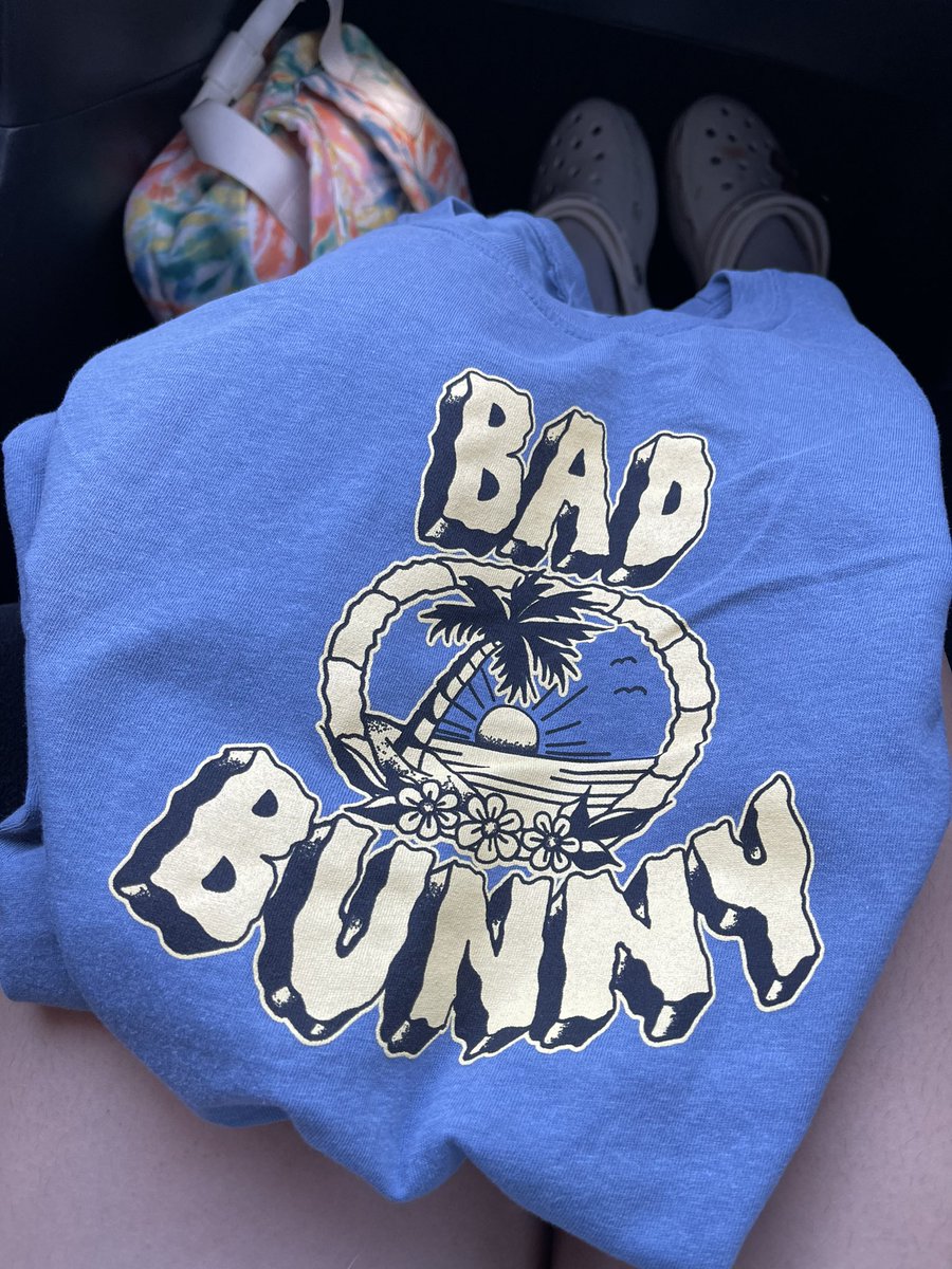 badbitch90s's tweet photo. MERCH SECURED https://t.co/MYcOf1SONZ