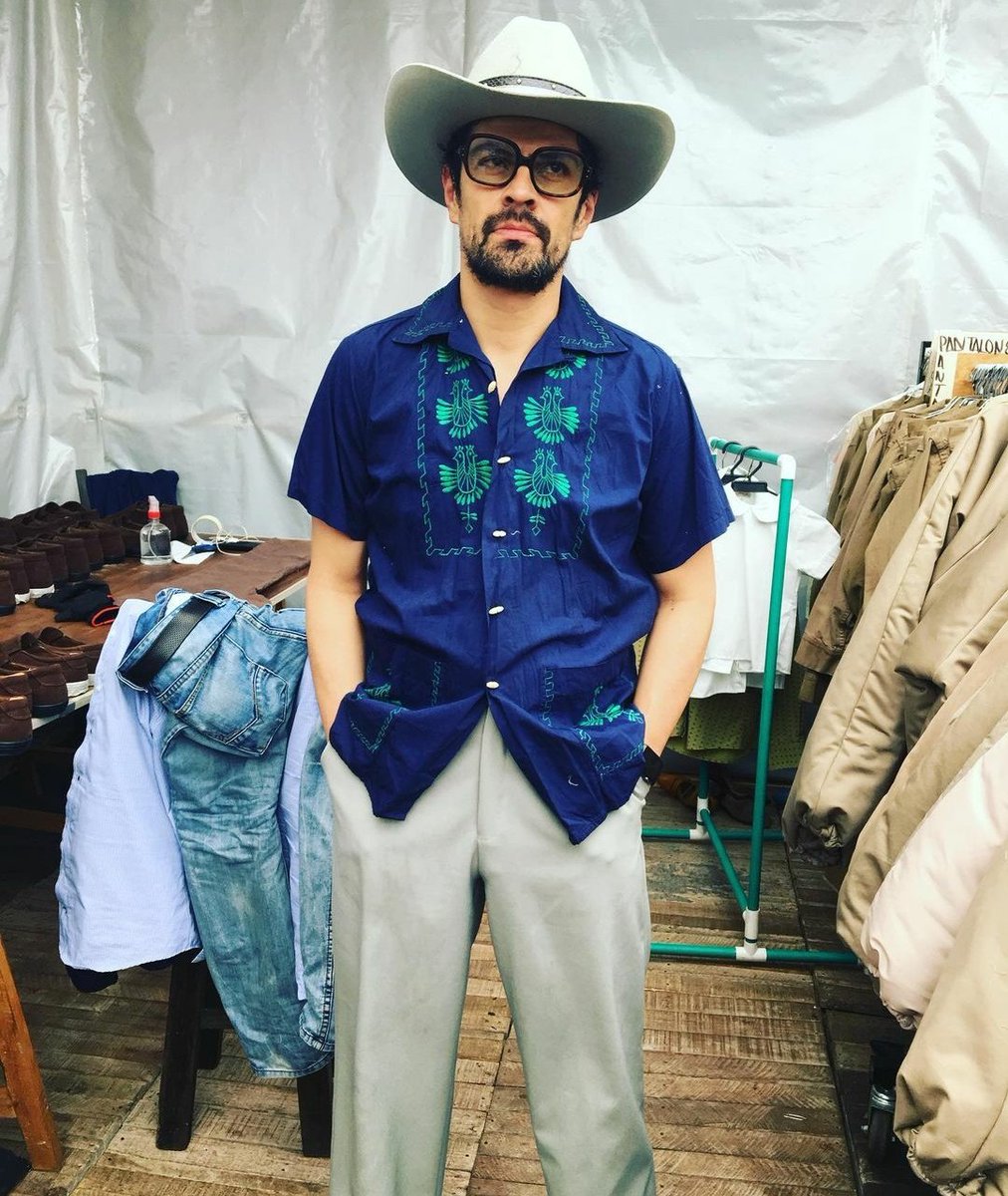 Sombrero nuevo a prueba de robo porque el pueblo está lleno de rateros.