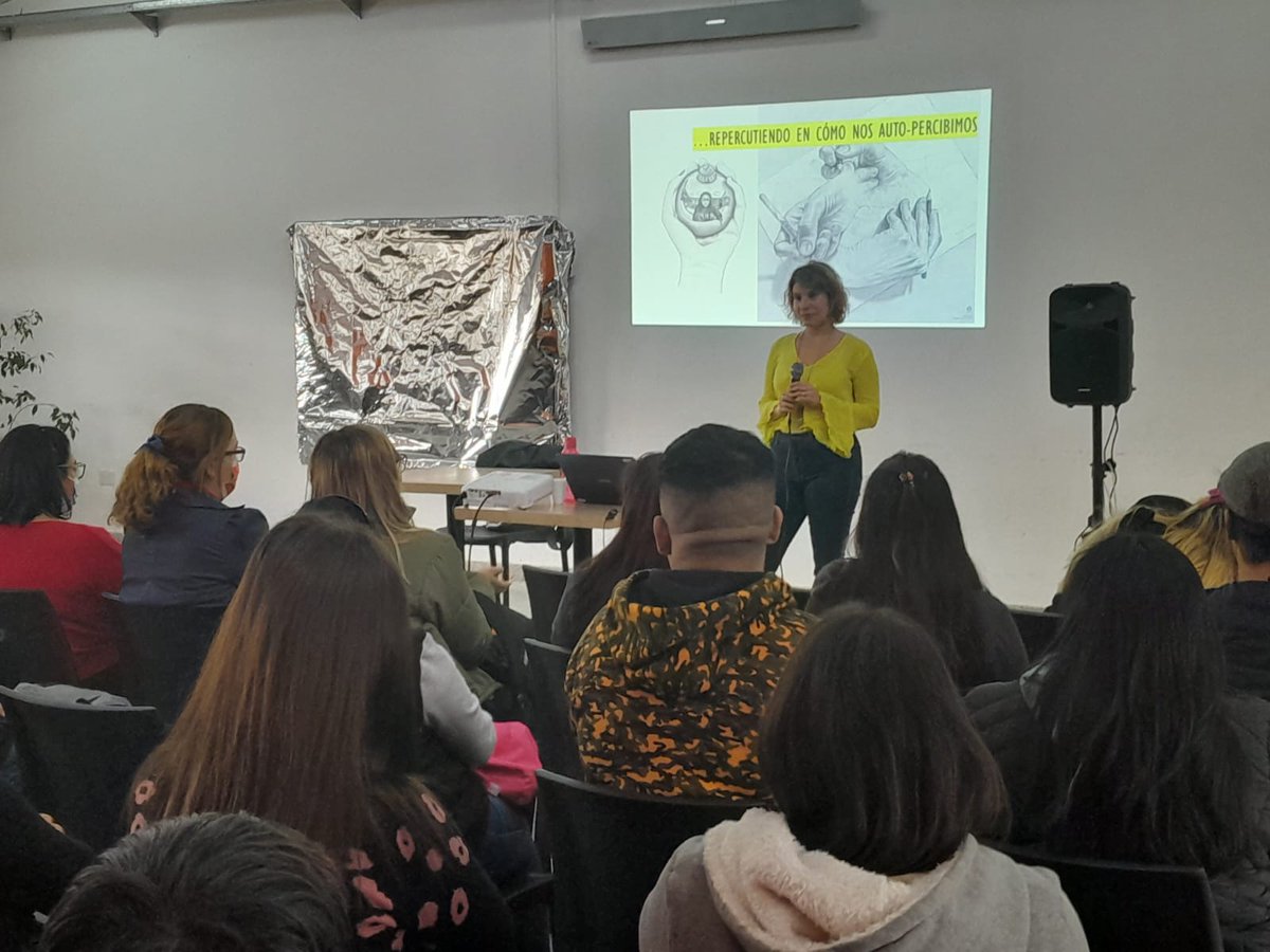gabybortz's tweet photo. El varón como sujeto genérico, hasta los sesgos y estereotipos de género materializados en los diseños de tecnologías, en las agendas de I+D e innovación, y qué podemos hacer para futuros más justos+sostenibles ;)
Gracias @sebacalvo83 por la invitación! 
#GenderinSTEM #STIpolicy https://t.co/7jVgclOFR2
