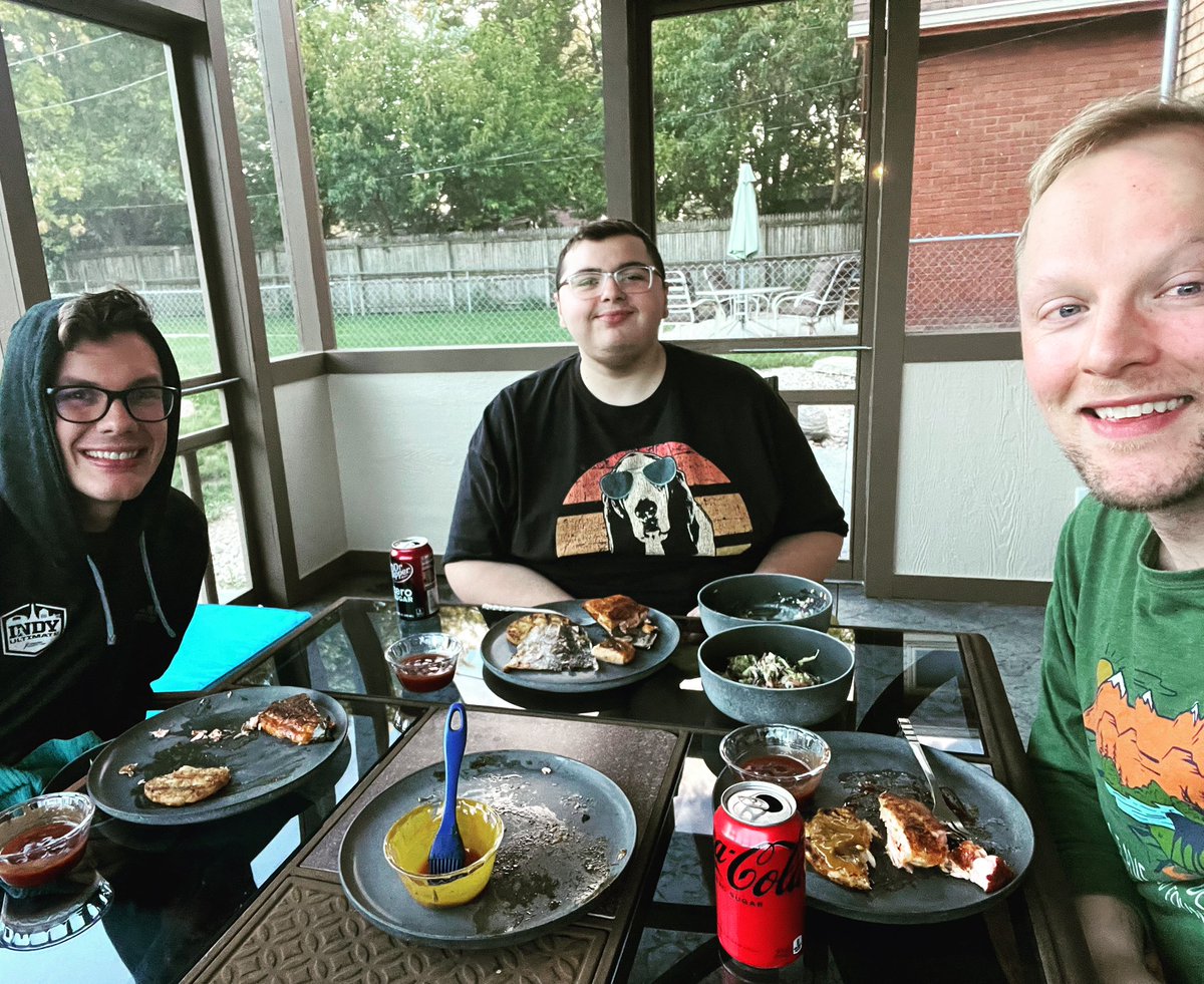 TheSeanShow317's tweet photo. First day of fall and first dinner in our new screened in porch. All part of our totally updated space thanks to @IndyConcrete Happy fall, y’all! 🍁#fallfamilyphotos https://t.co/EYhco477DL