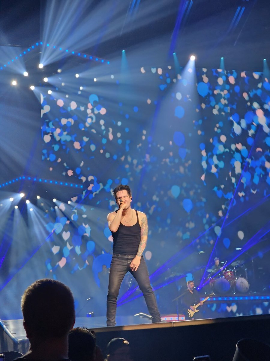 DillNikki's tweet photo. My first ever concert was Tuesday. It was an amazing experience and a incredible concert. #panicatthedisco #paid #VivaLasVengeanceTour #VivaLasVengeance @PanicAtTheDisco https://t.co/NPXbI2yOLi