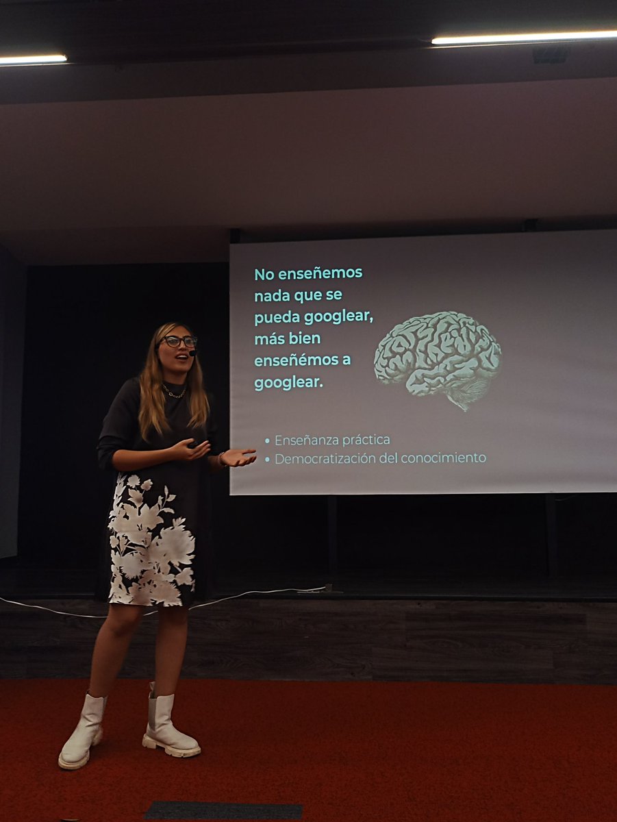 el_ingemx's tweet photo. «No enseñemos nada que se pueda googlear...»
Muy wow la calidad de charlas en #ConnectoryTalks 👌🏽 @Gdlconnectory 🔥
#LikeABosch ❤️💙 https://t.co/lVvnkdmMnG