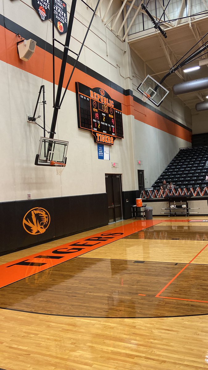 This is boring <a href="/BarstoolNeosho/">Barstool Neosho</a>