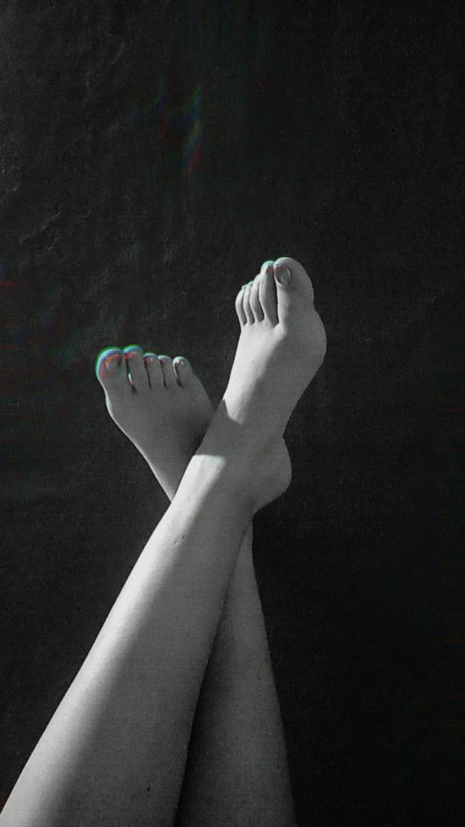 FeetSext's tweet photo. Hey you 😈❤️💕 #feetworship #feettickling #feet #feetqueen #feetblackandwhite #feetheaven #feetqueens #foot https://t.co/vFjMPp6WEB