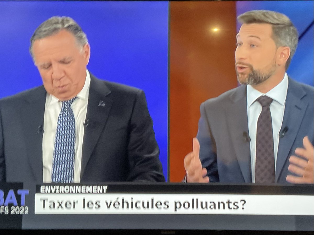 La bonne humeur de surface aura duré un bon 15 minutes!

(GND est tellement bon pour aller chercher M. Legault.)