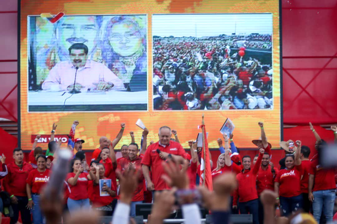 Felicito al pueblo y a toda la militancia del <a href="/PartidoPSUV/">PSUV</a> por los bonitos actos de movilización realizados en Portuguesa y Bolívar, donde fueron juramentados las Jefas y Jefes de Calle, Comunidad y UBCH, el liderazgo popular de base y genuino. ¡Mi abrazo y afecto infinito!