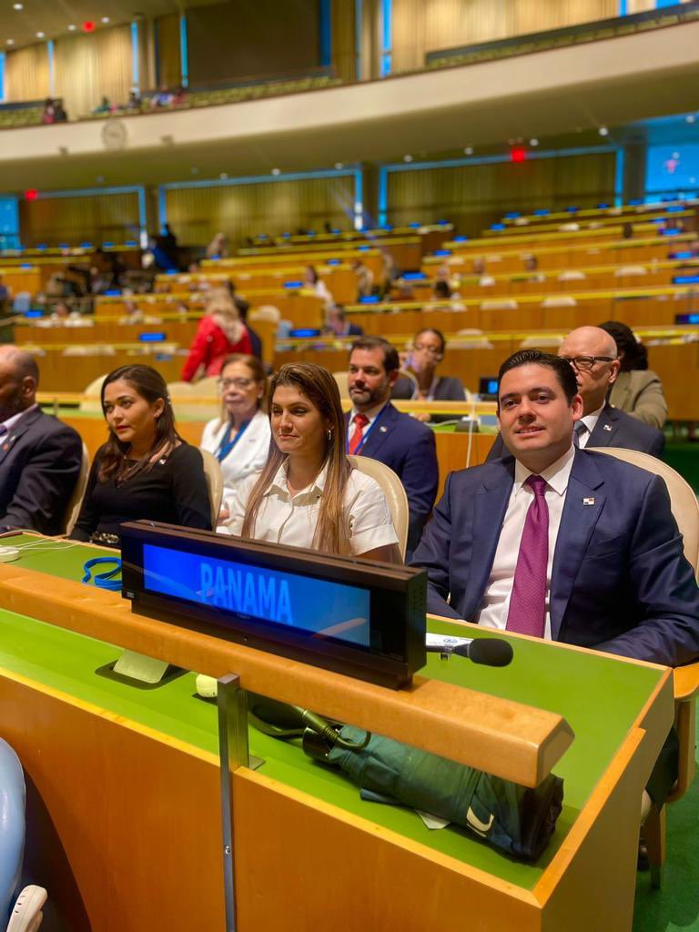 Acompañé al Vicepdte. @gabycarrizoj en su intervención en el 77º periodo de sesiones de la Asamblea General de las Naciones Unidas, donde resaltó los logros de 🇵🇦 durante una larga Pandemia y recordó el rol que juega nuestro país en de los grandes retos que enfrenta el mundo.