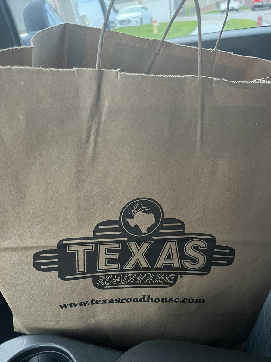 HelmetandShield's tweet photo. If you are unable to dine-in #NoWorries. @texasroadhouse has excellent to go service. Help support local #FirstResponders until 10pm. @lavistapolice @papillionpolice @FirePapillion @PapillionFire https://t.co/sbHthQ5ZHZ