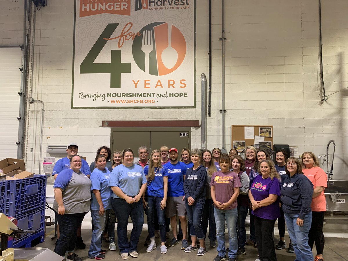 Britney_Jensen1's tweet photo. On this #ThankfulThursday I am thankful for my ACO friends. 30 people + 3 hours = food prepared for 1,440 people, plus produce for an additional 1,500 people in our community. #IWork4AmFam #CommunityGivingMonth #Community #2ndHarvestFoodBank #ACO #AmFam #TeamWorkMakestheDreamWork https://t.co/qd4gi1o7jQ