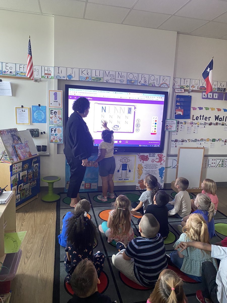 amandajsmith82's tweet photo. #MrsSmithsClass and the letter N for handwriting practice today! #LearningwithoutTears @RoarkEarly @Promethean https://t.co/XkY9AvguKl