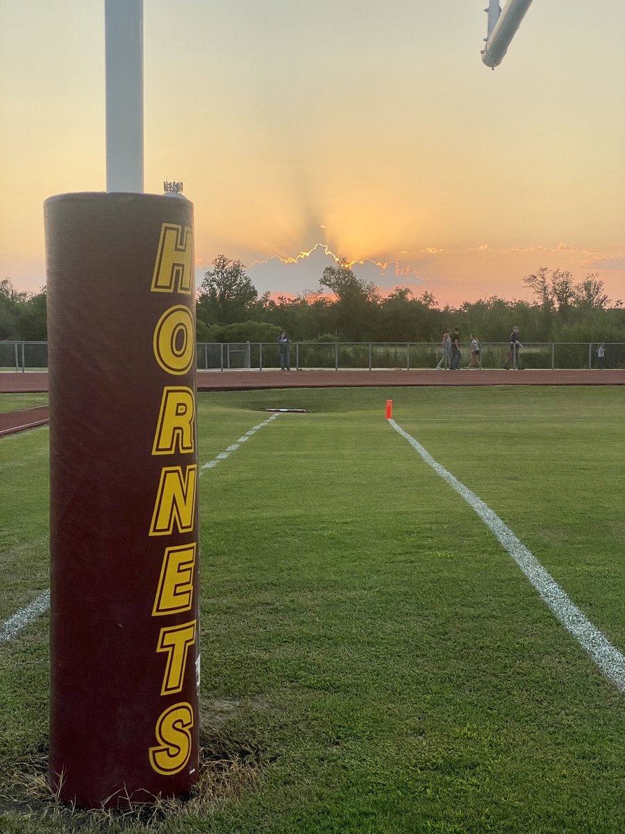 WainwrightJenni's tweet photo. End of 1st qtr  

Grand Lake  Hornets. 6  

Oakdale   Warriors      0 https://t.co/4zFZIVnvF5