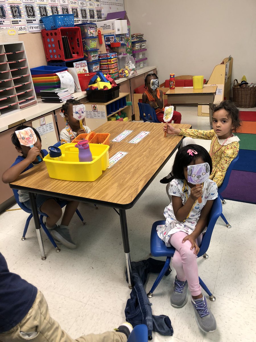 KatieHerman26's tweet photo. We are learning about pets this week. We made a cat or dog puppet! The kiddos had so much fun coloring and deciding which pet to be! 🐱🐶 @Shugart_Sheriff #GISDPreK @ChasityDBass @PNFlores1 @ChavezGISD @tammy2fine https://t.co/vnUETO3RE0
