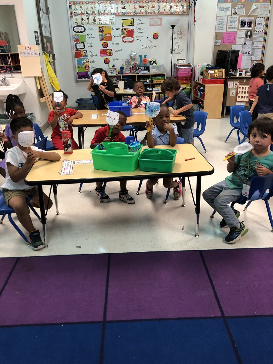 KatieHerman26's tweet photo. We are learning about pets this week. We made a cat or dog puppet! The kiddos had so much fun coloring and deciding which pet to be! 🐱🐶 @Shugart_Sheriff #GISDPreK @ChasityDBass @PNFlores1 @ChavezGISD @tammy2fine https://t.co/vnUETO3RE0