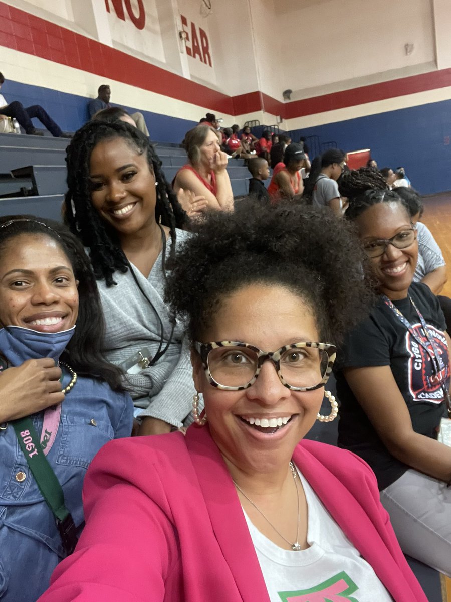 ProfessorTmart's tweet photo. Supporting the girls volleyball team! @olleathletics @CharisAxel @Williamson_T1 @OlleMightyOwls https://t.co/z9uJY5UZOo