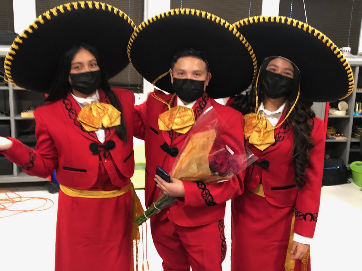 Stockard_ms's tweet photo. Thank you to L. O. Donald for inviting our Mariachi to perform during their Hispanic Heritage celebration 
@dallasisdvpa @dallasschools #WeBelieve https://t.co/3joSblbmwm