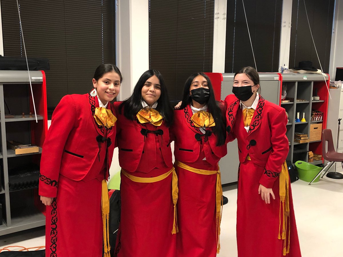 Stockard_ms's tweet photo. Thank you to L. O. Donald for inviting our Mariachi to perform during their Hispanic Heritage celebration 
@dallasisdvpa @dallasschools #WeBelieve https://t.co/3joSblbmwm