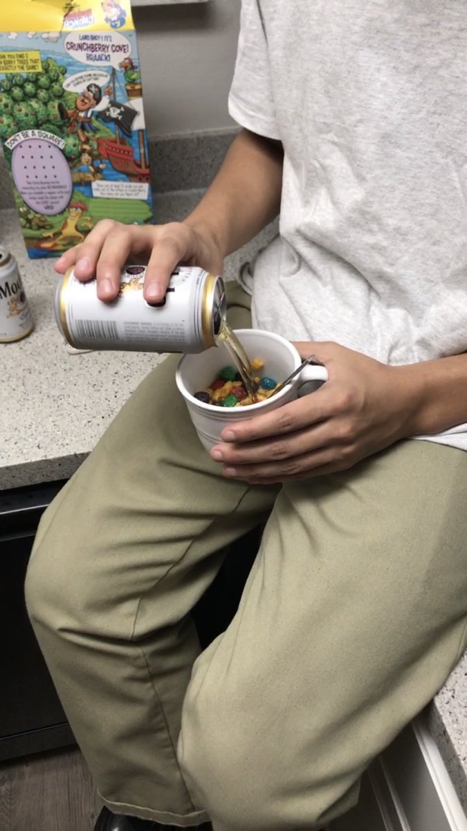 miliondollameat's tweet photo. it's called dinner u boring bitch https://t.co/QgO59md7KZ