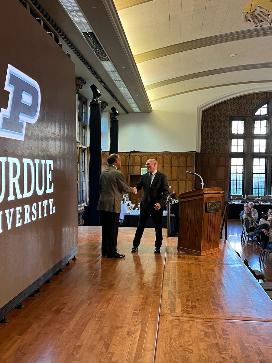 pucvm's tweet photo. Congratulations to Dr. Fred Metzger (PU dvm '86) for being awarded the distinguished alumnus award!
#pvmfamily #PurdueDVM #purduevetmed #BoilerUp #boilermakers #PurdueUniversity #alumni #purduealumni https://t.co/3wN71lLy6H