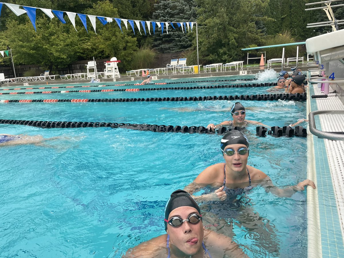 FlyersSwimDive's tweet photo. A little rain isn’t going to slow us down.  Beautiful afternoon for practice. @FHSFlyersSports #wejustkeepgoing https://t.co/MtfD6Hiyl3