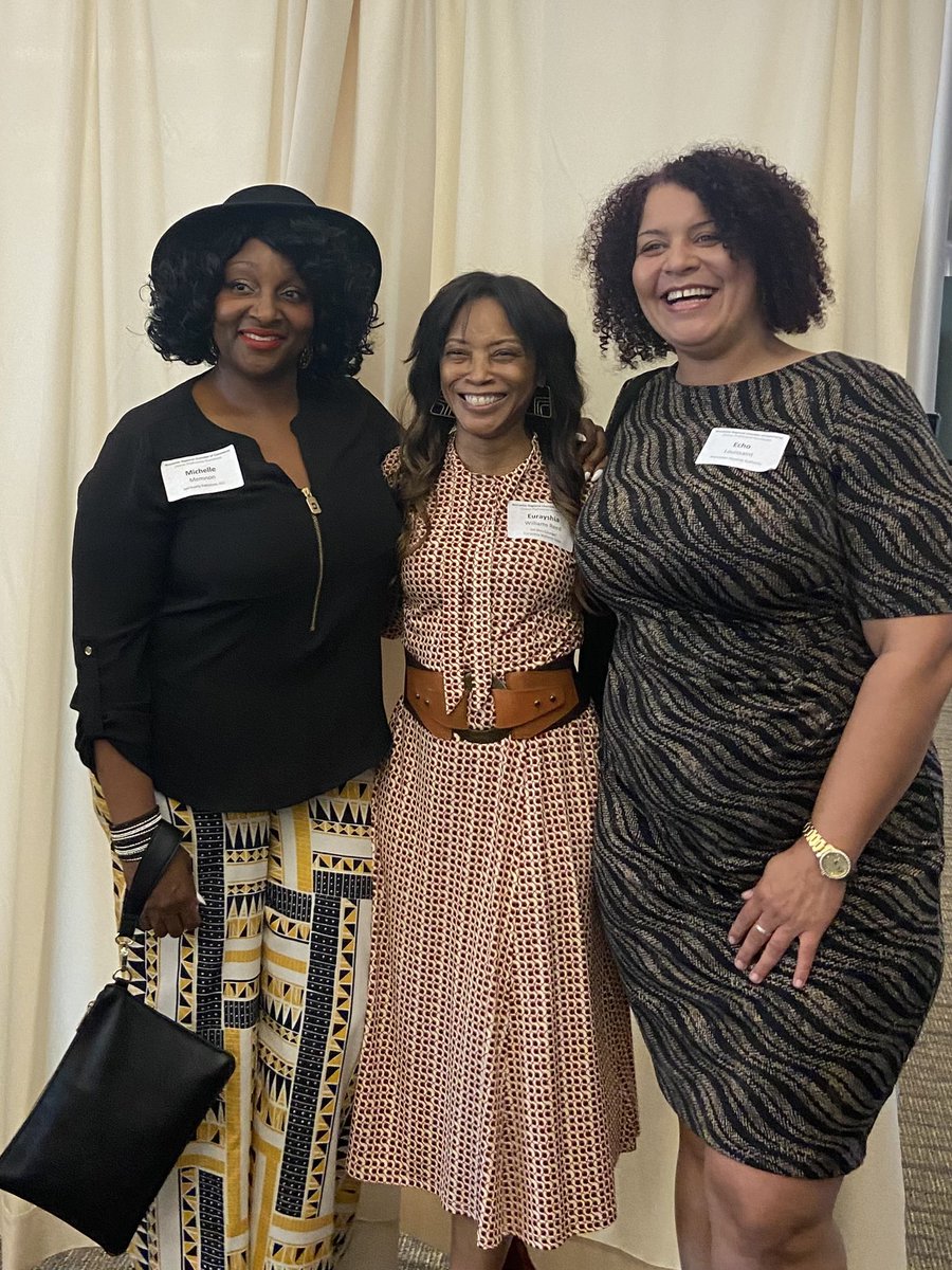 KarenLPelletier's tweet photo. Great to attend the @chamberworc Diverse Professional Roundtable’s annual awards event tonight. Congratulations to all those recognized like @doughbyz and welcomed to the community like @drrmonarrez ✨ thank you to the committee and our sponsors @The_Hanover and @BCBSMA https://t.co/n4x7ovZsHe