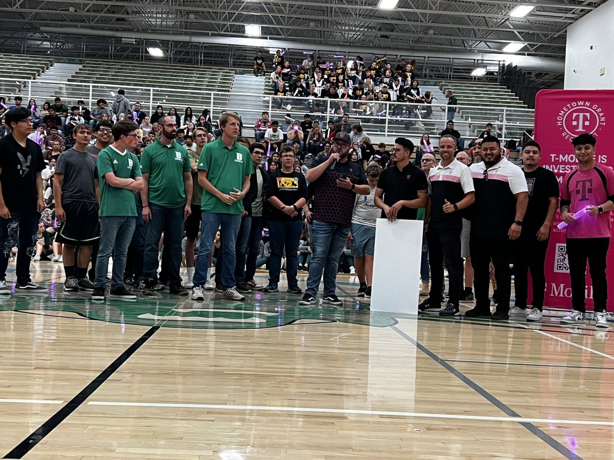 shawnwallace360's tweet photo. Today was a phenomenal day at the Burley Idaho High School! T-Mobile just presented a $50,000 Hometown Grant to the High School towards their eSports program and STEM learning! It was great to have Trevor, Isaac and other T-Mobile members join us today in celebrating the school! https://t.co/P40SJwW3jN