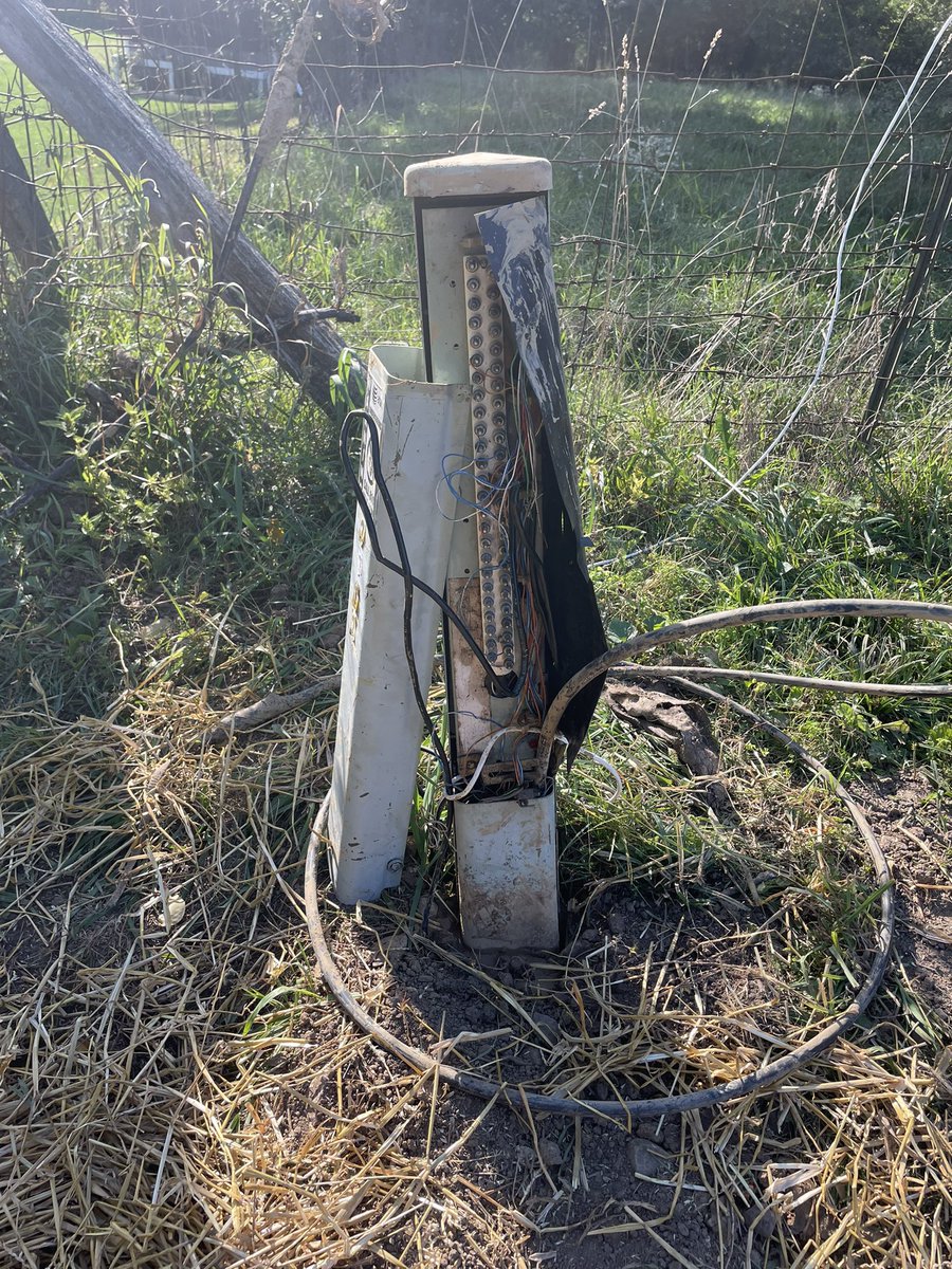 Kailey_O's tweet photo. @ATT  great job cutting my @GetSpectrum internet today and leaving this mess. Now without internet and won’t send someone till MONDAY. Also, not sure how safe this is to leave?!? Hopefully the cows don’t chew on that wire hanging on the fence! #att #attsucks #spectruminternet https://t.co/1Ri9NybjJk