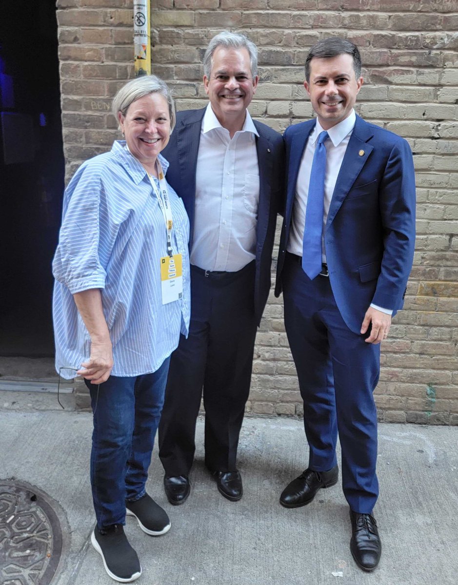 MayorAdler's tweet photo. Diane and I ran into my old friend @SecretaryPete at #TribFest22 this evening! Welcome back to Austin. https://t.co/VWa6egLXvU