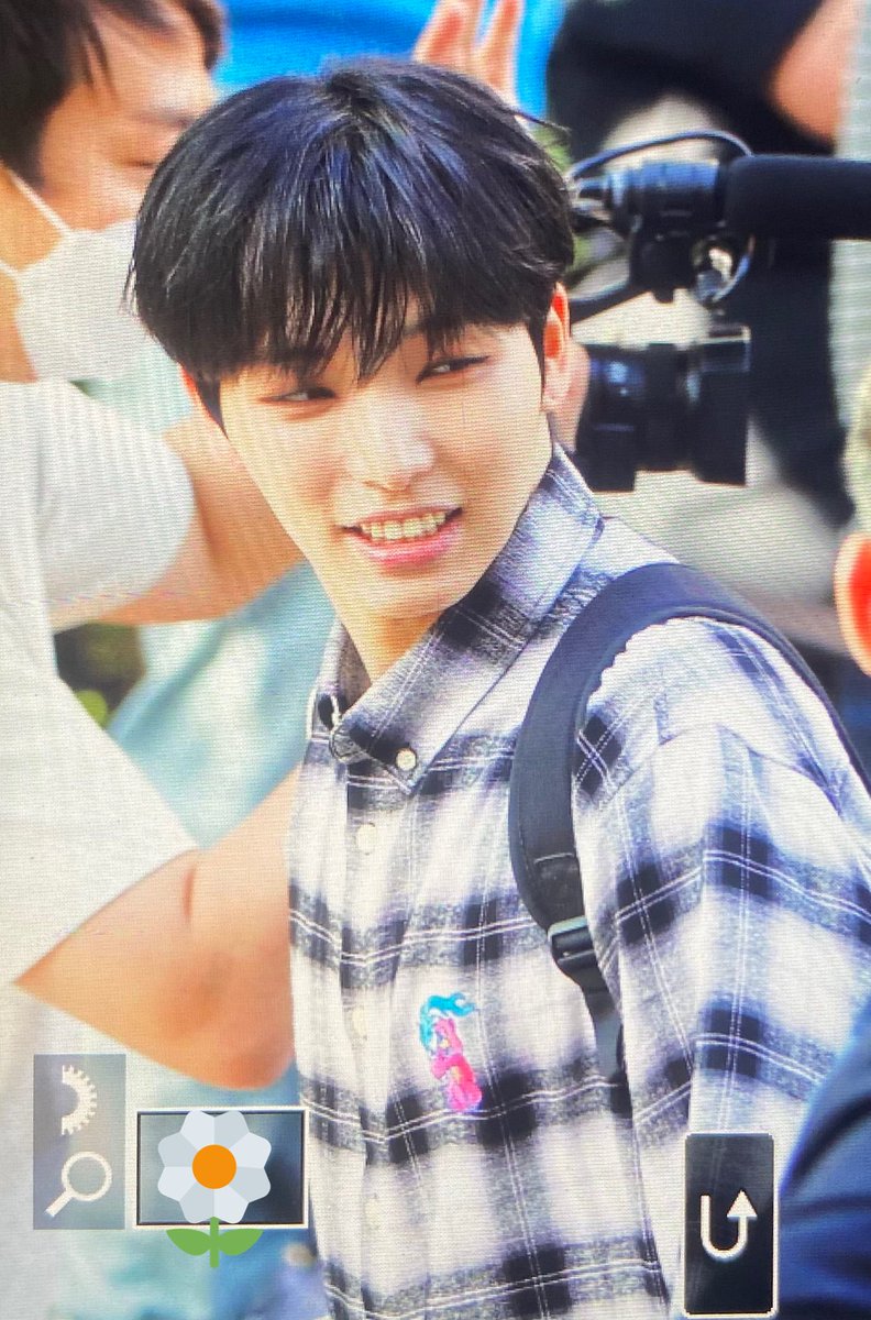 BD96_'s tweet photo. 220923✿뮤뱅 출근 pre
#oneus #원어스 #seoho #서호 #이서호 #ソホ 귀여워ㅋㅋ오늘도 화이팅!!💖 https://t.co/fXIXQn1hnh