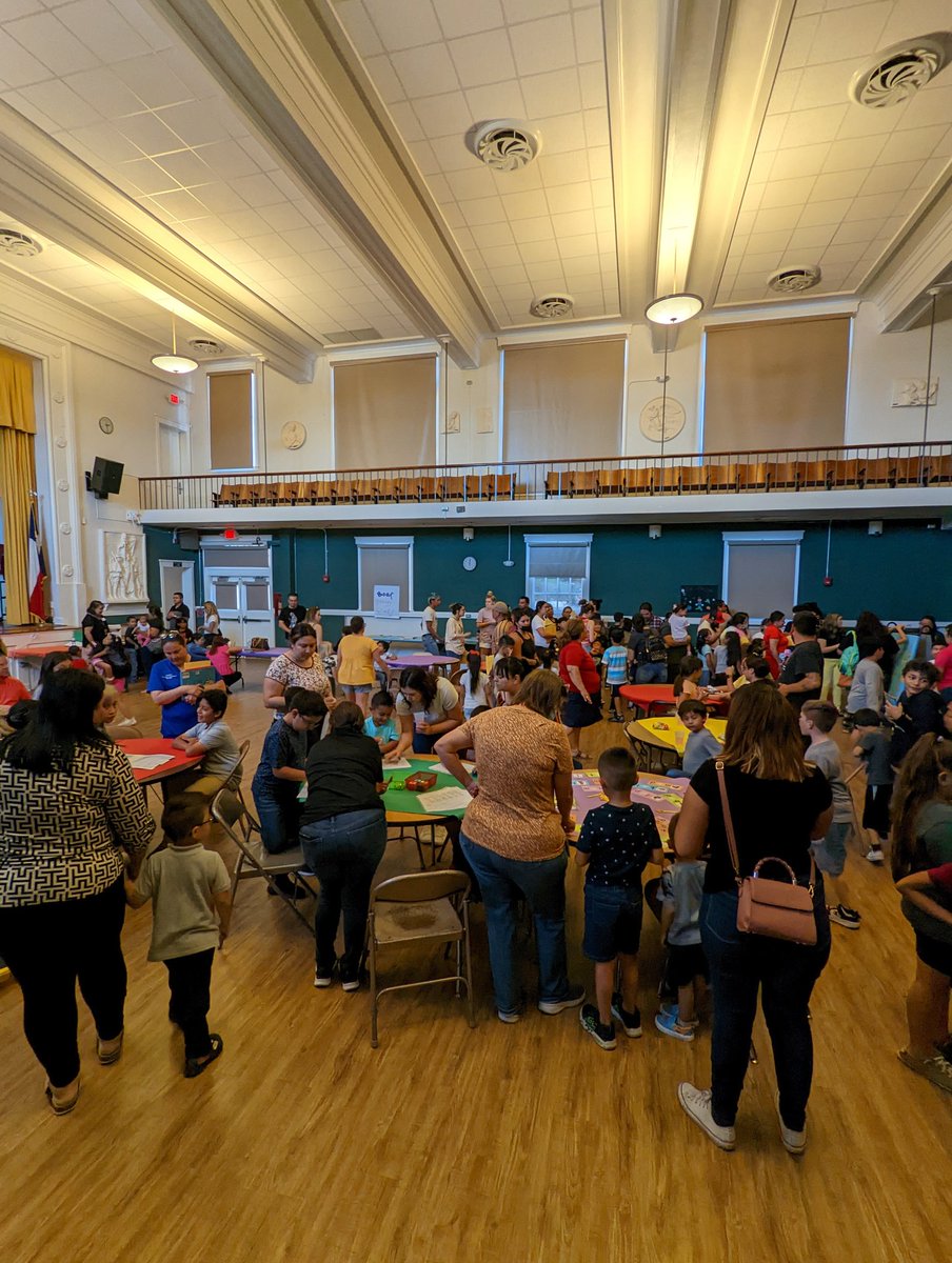 Thank you to Ms Mata and all of the teachers from Crockett Elementary who put together an AMAZING Literacy Night for our community! Longhorn Teachers are the best! New beginnings with Ms Mata, and we love her for it! #EPISD <a href="/ELPASO_ISD/">El Paso ISD</a>