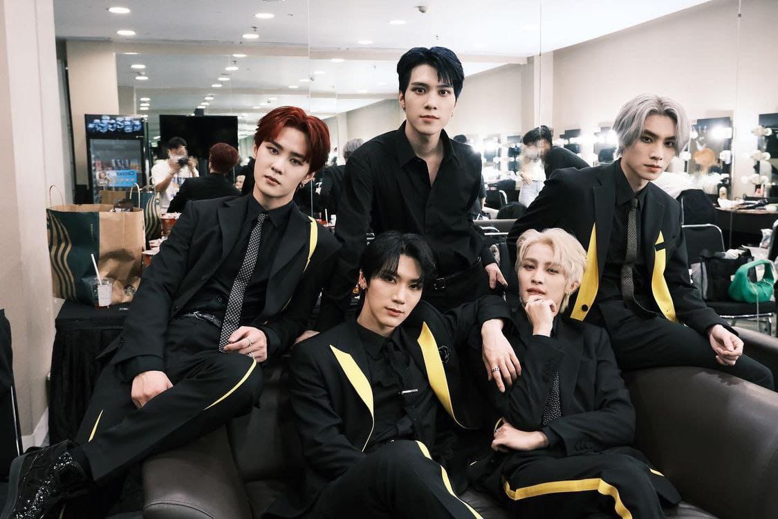 jaeminsiomay's tweet photo. kalian ganteng banget sumpah seperti ingin mengajak menikah 😭
#WayVatITA2022
#WayV_in_Indonesia
@WayV_official #SelamatDatangWayV https://t.co/KeBOAW1jbF