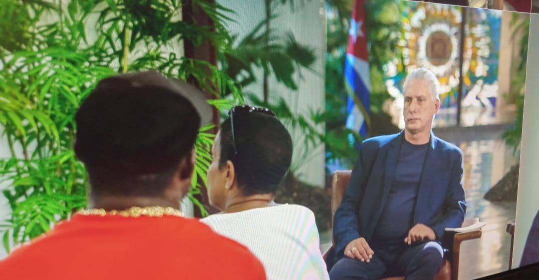Sobre el #CodigodelasFamilias se habla #Ahora durante el encuentro del Presidente <a href="/DiazCanelB/">Miguel Díaz-Canel Bermúdez</a> con un grupo de personas que forman parte de la sociedad civil cubana. El amor nos une como esencia humanista del Socialismo. <a href="/radiorebeldecu/">Radio Rebelde - Cuba</a>