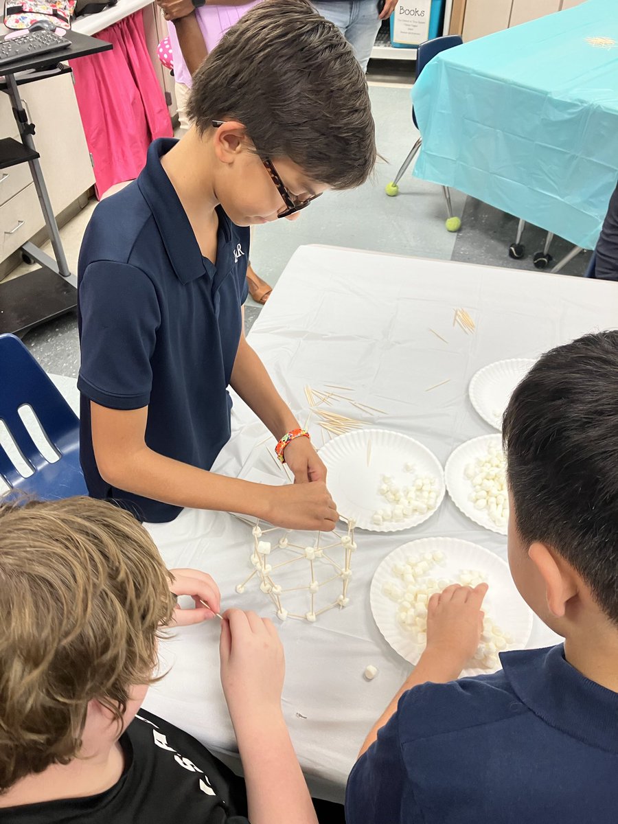 BearExploration's tweet photo. @MPSAL, these photos and video do NOT capture Math Night 2022 @BearExploration! Our students, parents, and teachers #STEMMED the night away. 🚀🌖💚🤍 #MathNight #STEM #ChangeAllRankings #MPSRising https://t.co/V5YBDTD8uU