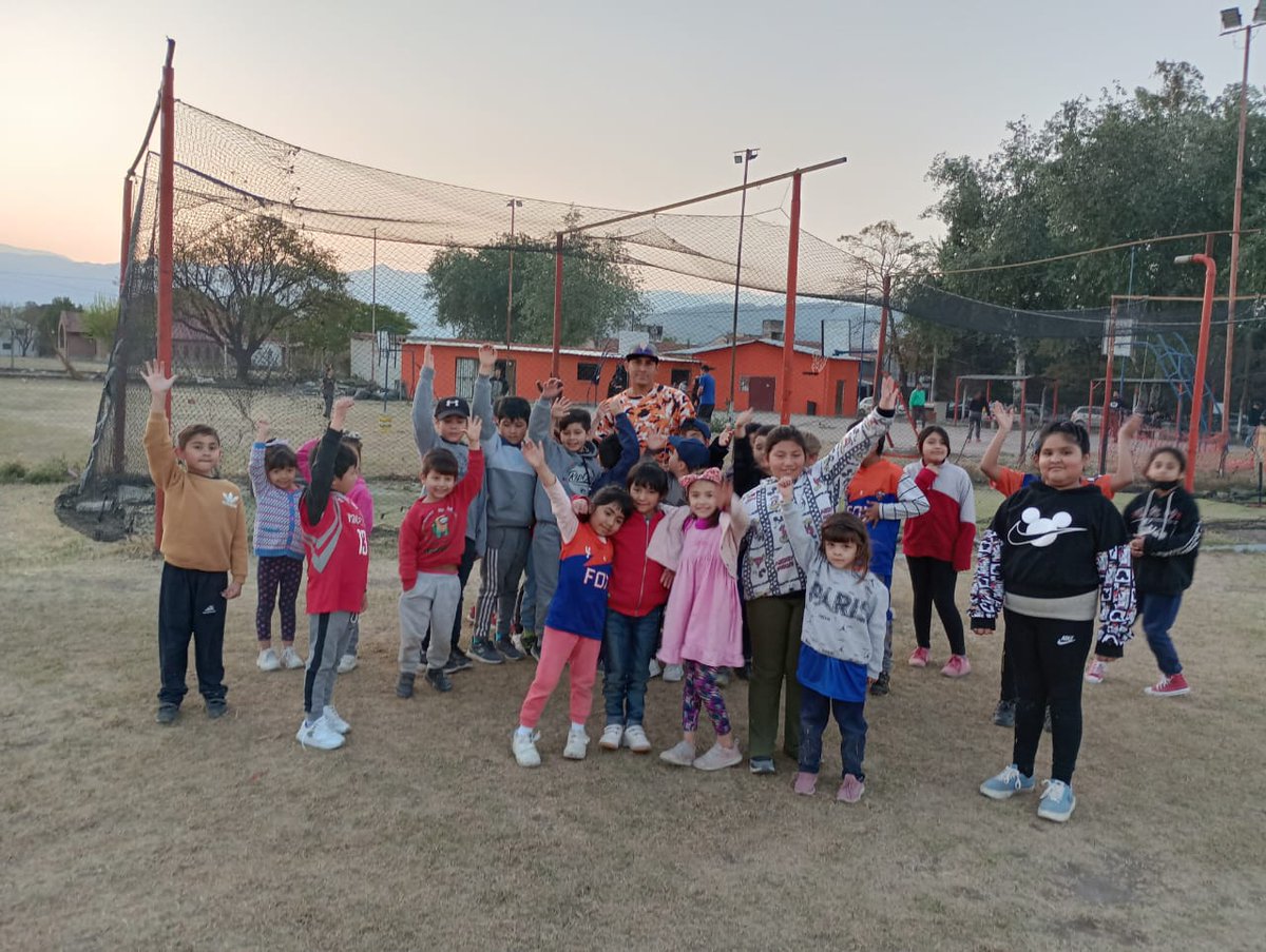 ClubFoxSalta's tweet photo. El pasado lunes llevamos a cabo la tercera Jornada Recreativa e Integradora, con presencia de los niños y niñas de Beisbol, Voley y Basquet del Club 🟠🔵🏟️ https://t.co/GwZGOCubke