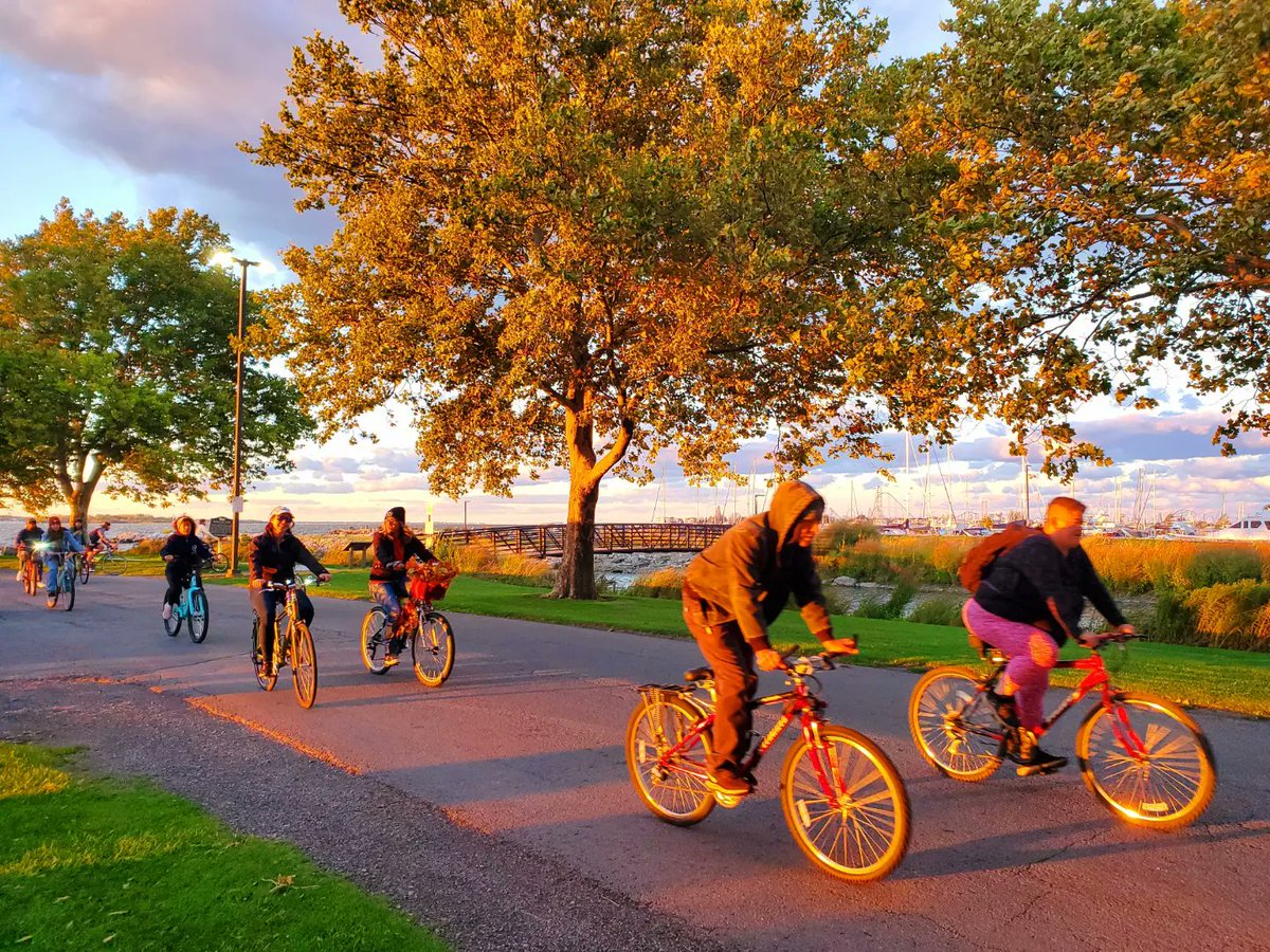jenyolk's tweet photo. Happy Thursday!! Great night for the community bike ride #baycycles #cityofsandusky #lakeerielove❤️ https://t.co/WIDxgKwgaG