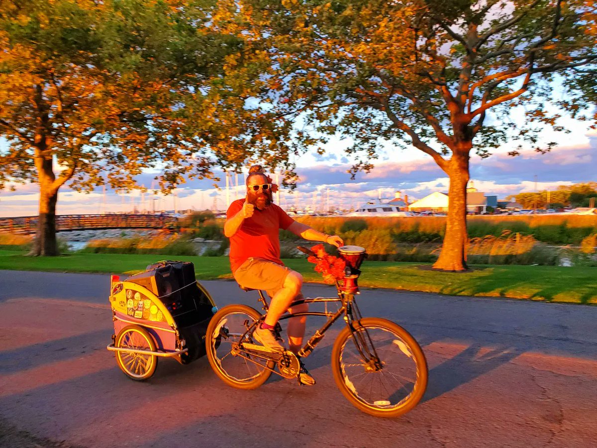 jenyolk's tweet photo. Happy Thursday!! Great night for the community bike ride #baycycles #cityofsandusky #lakeerielove❤️ https://t.co/WIDxgKwgaG