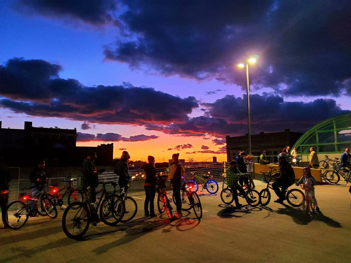 jenyolk's tweet photo. Happy Thursday!! Great night for the community bike ride #baycycles #cityofsandusky #lakeerielove❤️ https://t.co/WIDxgKwgaG