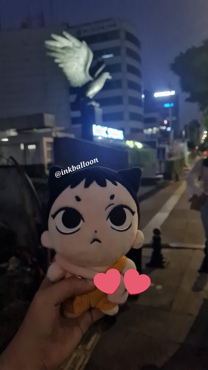 inkballoon's tweet photo. I'm crazy enough, already here from 5 AM. May luck be with me 🥺
#SelamatDatangWayV #TEN #TENLEE #텐 https://t.co/az0lnzP9Tj