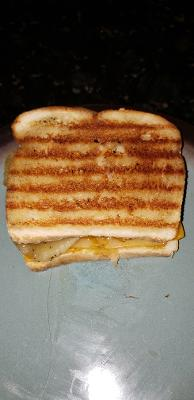 NewClearHarley's tweet photo. #Week3 #MatchupMeal @TheHuddle @USATodaySports @usatodayfantasy @DraftKings @FanDuel @Fanball @MyFantasyLeague @SleeperHQ @mkf @YahooFantasy @ESPNFantasy @UnderdogFantasy @MeltBarGrilled Parmageddon pierogi grilled cheese topped w/ @KraftHeinzCo 57 sauce slaw. https://t.co/QvKbi7UKSK