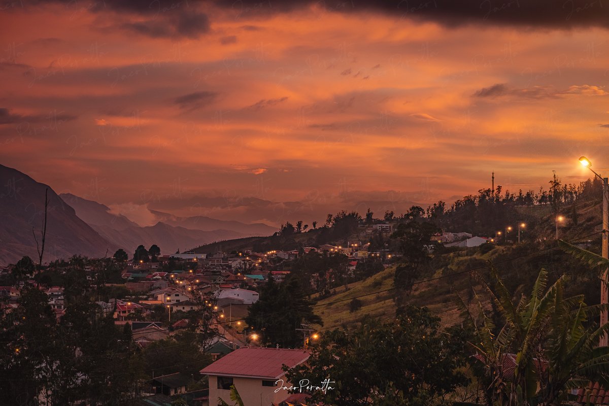 JacobPeraltaP's tweet photo. Septiembre 22 desde San Juan de Pambadel, Girón. ✨

IG: https://t.co/tiVFvqXSUM https://t.co/MezYgy1E1s
