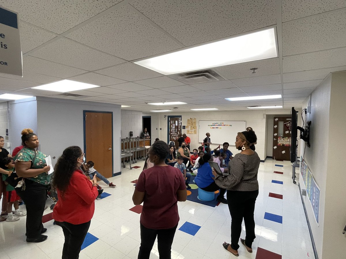 Alexander_Elem's tweet photo. Thank you to our parents, community partners, and teachers for an awesome event tonight! @DuncanvilleISD @Braylon_Linnear #TeamingUpForSuccess #WeAreDville #WinTheDay https://t.co/HnvYBdLOQP