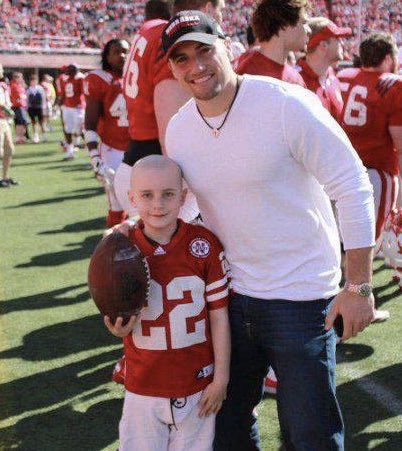 MarkBerman_'s tweet photo. #Texans RB Rex Burkhead (@RBrex34),met then 6-year-old Jack Hoffman after he was diagnosed w/ brain cancer &amp; they’ve remained close.Rex will host @TeamJack Foundation’s TopGolf Classic in Katy Oct 10th.Proceeds benefit its
mission to fund childhood brain cancer research&amp;awareness https://t.co/QyQjP7tm8B