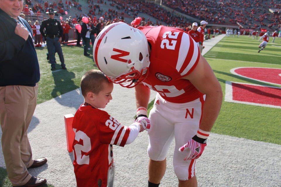 MarkBerman_'s tweet photo. #Texans RB Rex Burkhead (@RBrex34),met then 6-year-old Jack Hoffman after he was diagnosed w/ brain cancer &amp; they’ve remained close.Rex will host @TeamJack Foundation’s TopGolf Classic in Katy Oct 10th.Proceeds benefit its
mission to fund childhood brain cancer research&amp;awareness https://t.co/QyQjP7tm8B