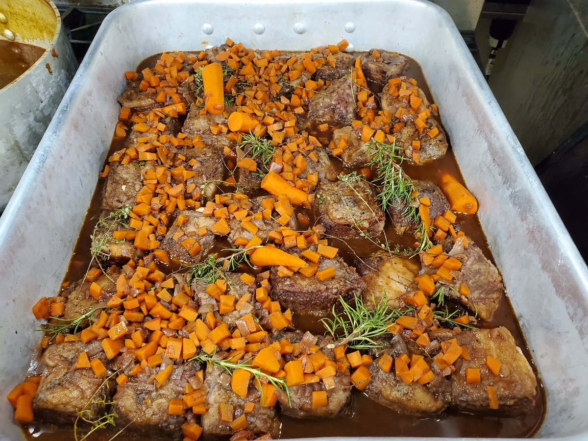 PopeCulinary's tweet image. Getting the short ribs ready for the Hall of Fame dinner on friday.  @PopeAthletics @PopeHS1