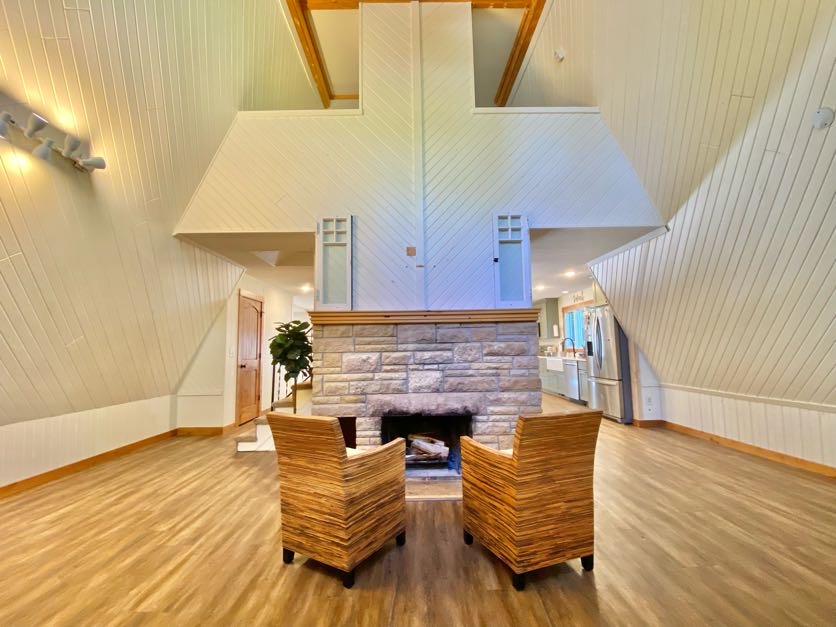 MikeandLaine's tweet photo. ⚡️Price reduced on this New Richmond, WI home!⚡️
Outside city limits but close to downtown New Richmond, this 3 bedroom A-frame home is nestled in the established wooded Oak Ridge development.

https://t.co/dstMIMRSA7 https://t.co/lnhCiFKmgM